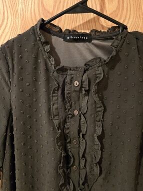 Gibson Look Green textured Short Sleeve Blouse Light Olive Green Size Small